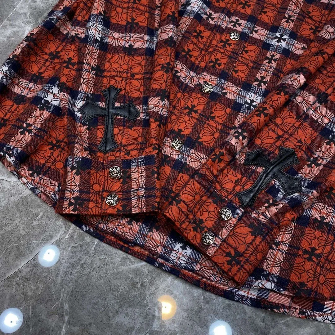 P296 Chrome Hearts 🍁Spring shirt series🍁 Spring classic patchwork leather full cross dark pattern silver button plaid shirt, whole body plaid alignment, cuffs sheepskin upper and lower alignment, original molding, customized version of bronze silver four-buttons, specially customized version of high gram weight original shirt fabric, can be worn as a jacket or as a base, a must-have clothing artifact 🌈Recommended colors: dark blue red 🌈 Size: S, M, L, XL